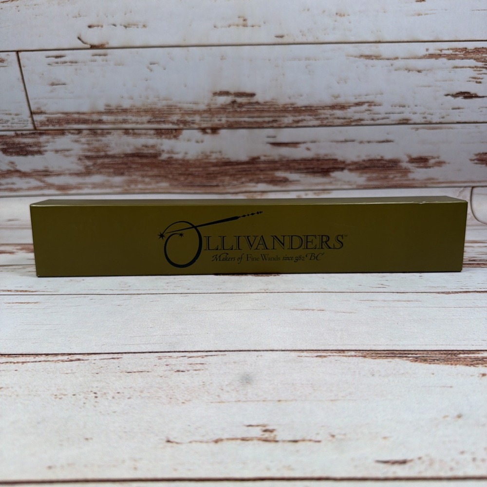 Universal Studios Harry Potter Interactive Willow Wand Ollivanders w/ Box Map